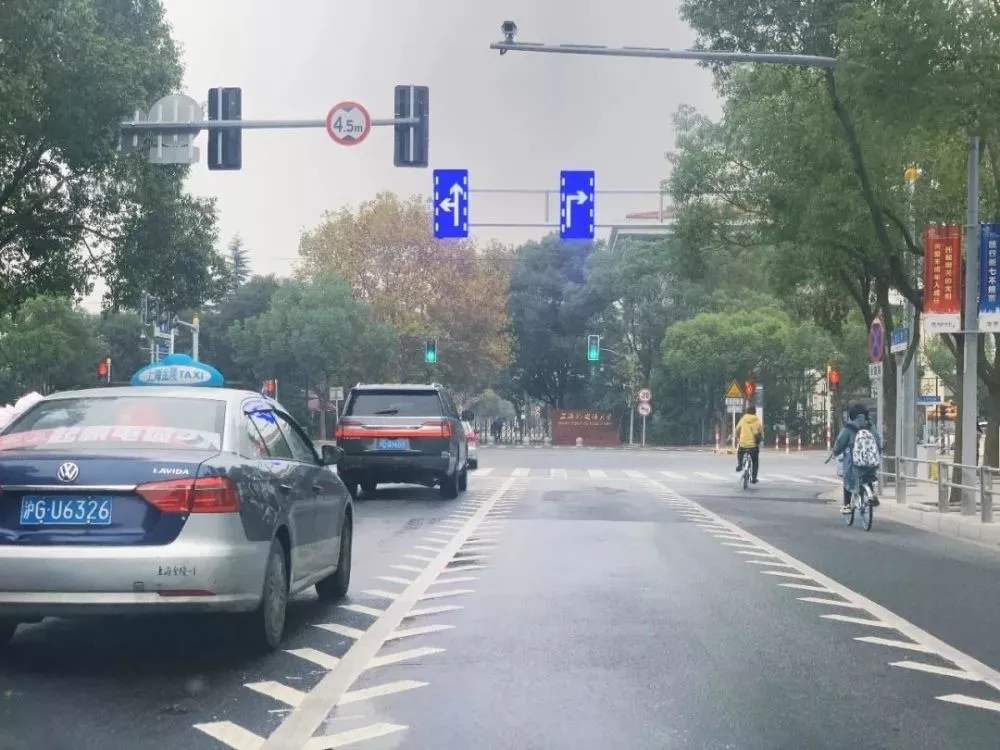 老司机：遇到“锯齿车道”要小心！开错就是扣六分，罚200块