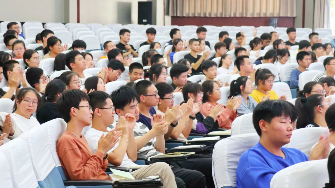 学法以明道 用法以立身——我校召开高一新生法制教育报告会