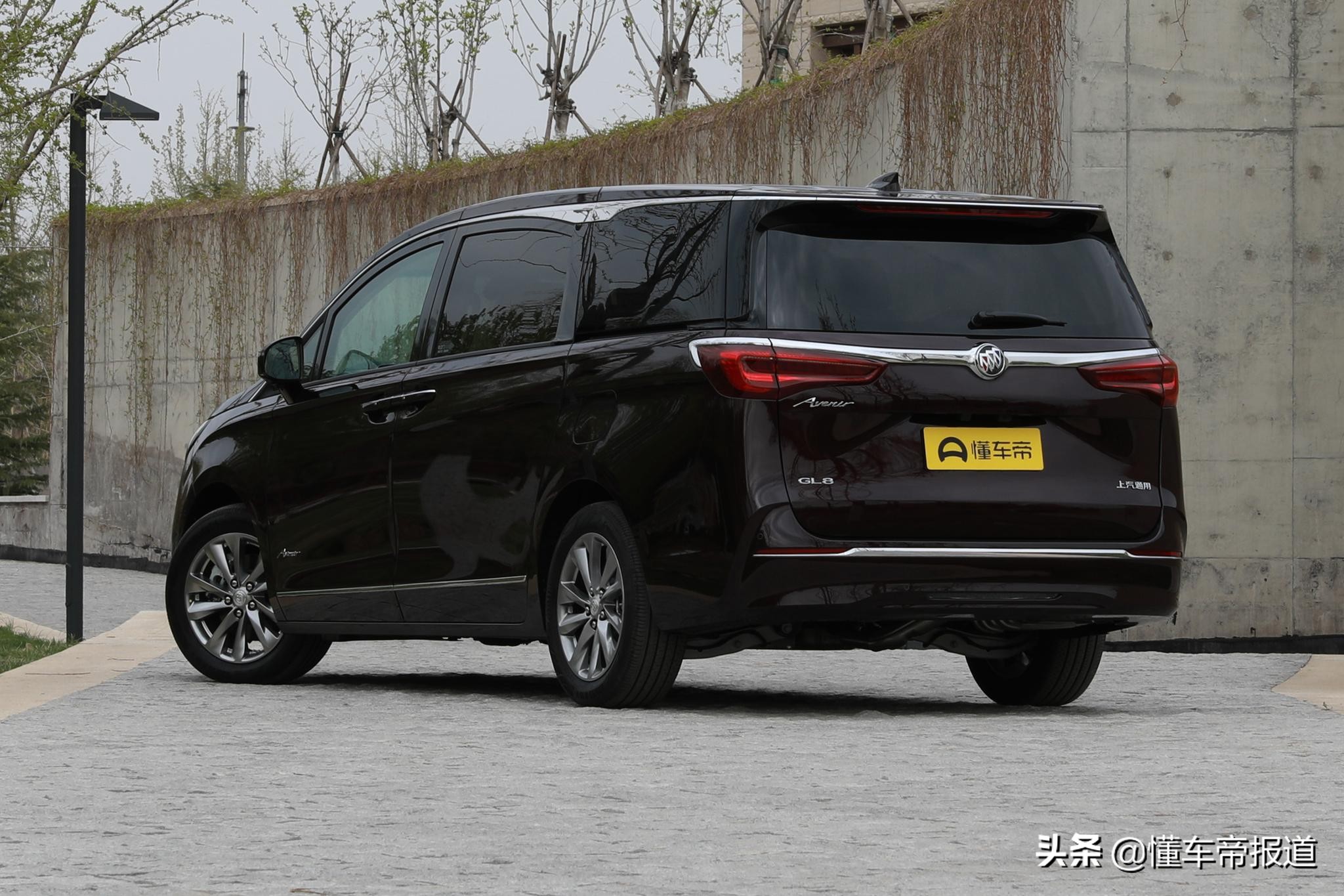 新车 </p><p>　　 售31.39万元起 2021款别克GL8家族上市