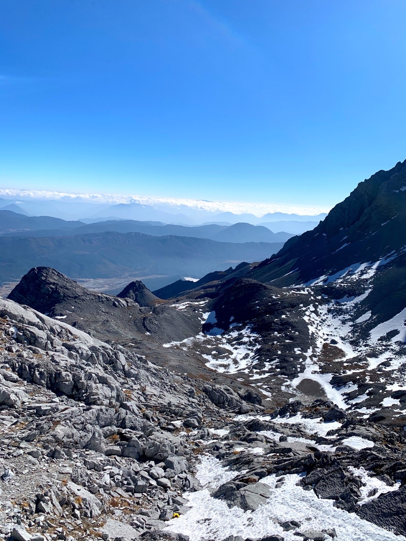 玉龙雪山在哪里，玉龙雪山海拔五千米？