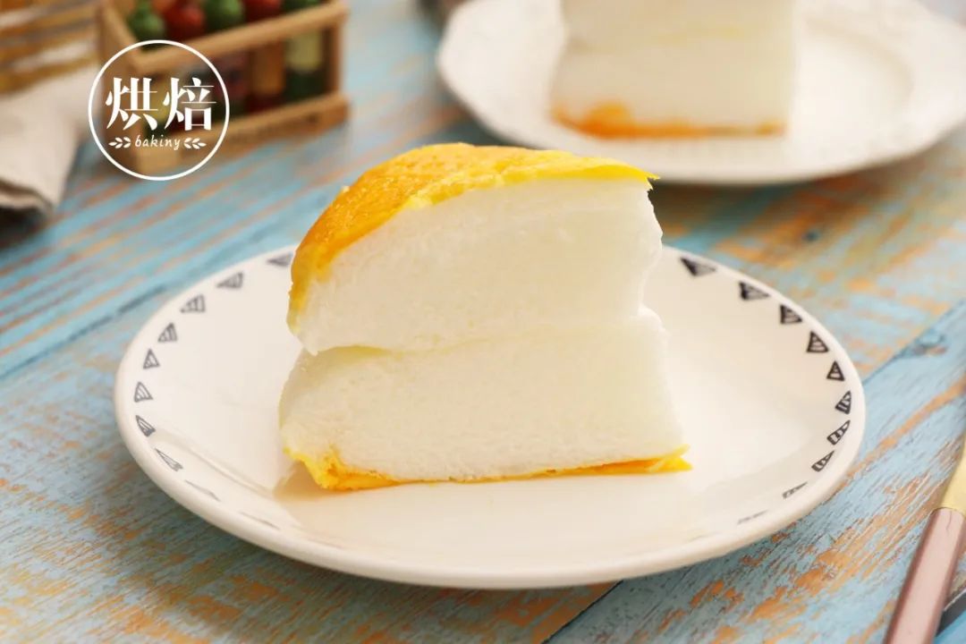 用平底锅煎了个蛋糕 播放量一不小心上了千万 软软呼呼像云朵