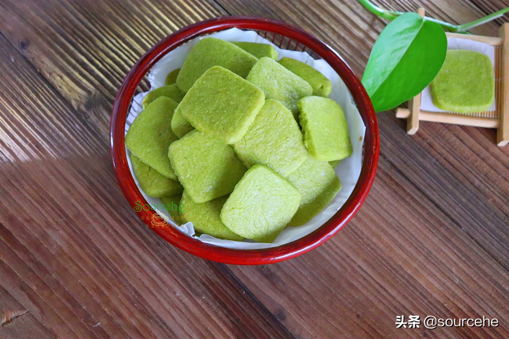 这款抹茶曲奇方子，只有5种配料，不含鸡蛋也不含牛奶，酥香可口