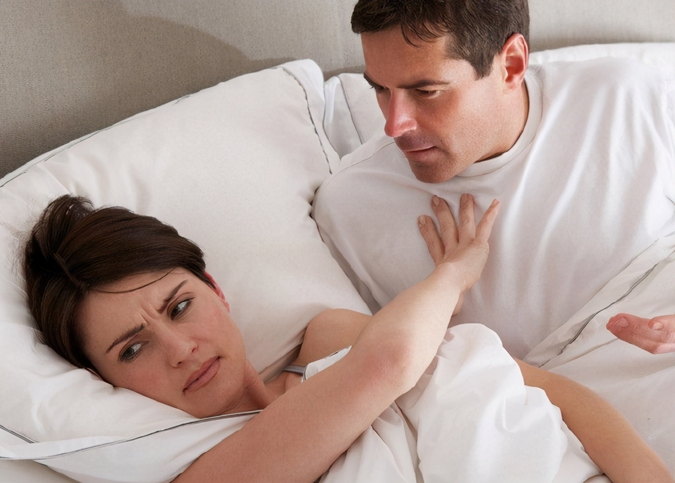 夫妻之间女方性冷淡是怎么造成的(夫妻之间女方性冷淡是什么原因)