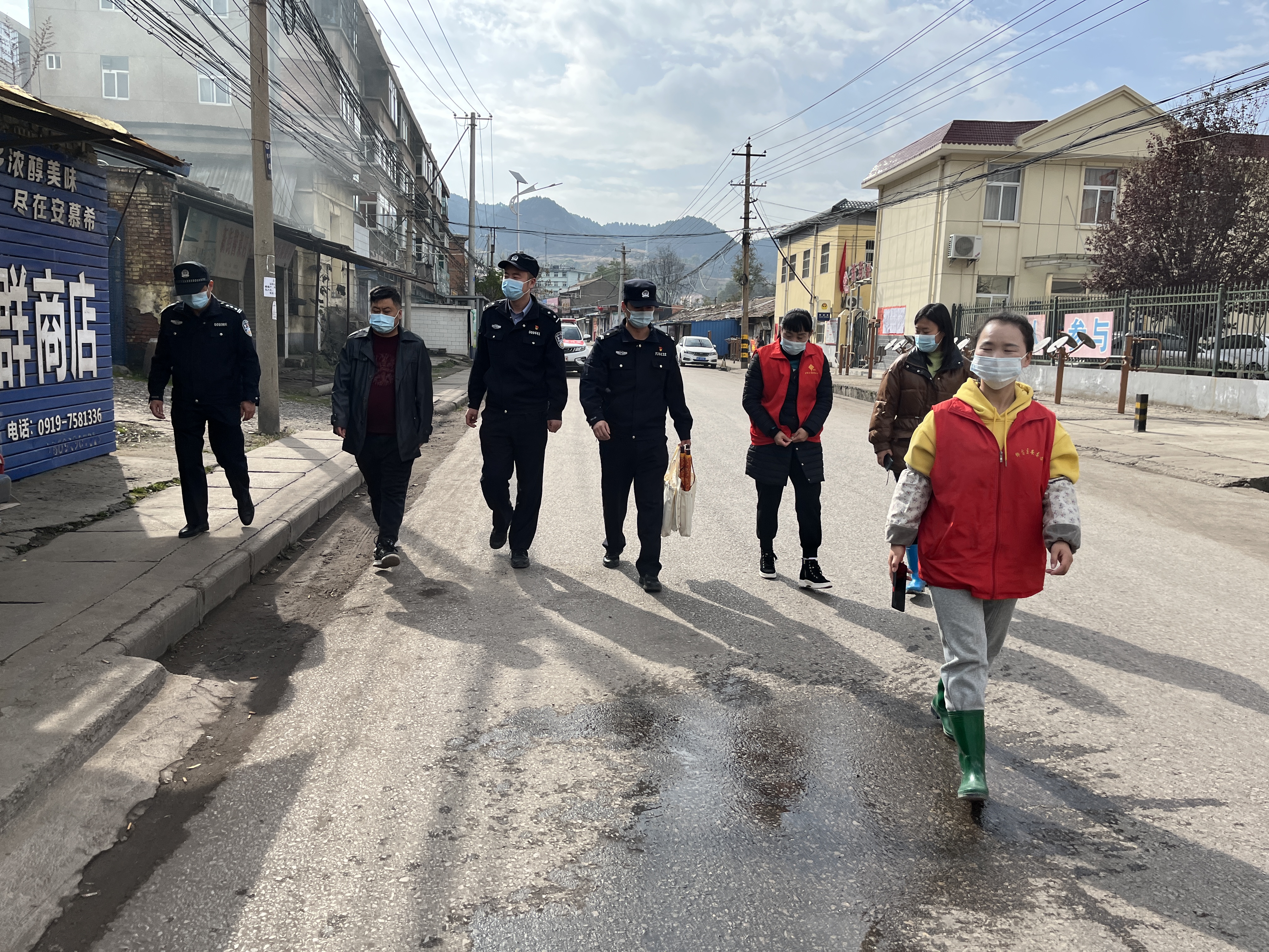 铜川公安印台分局焦坪派出所积极开展平安建设宣传工作