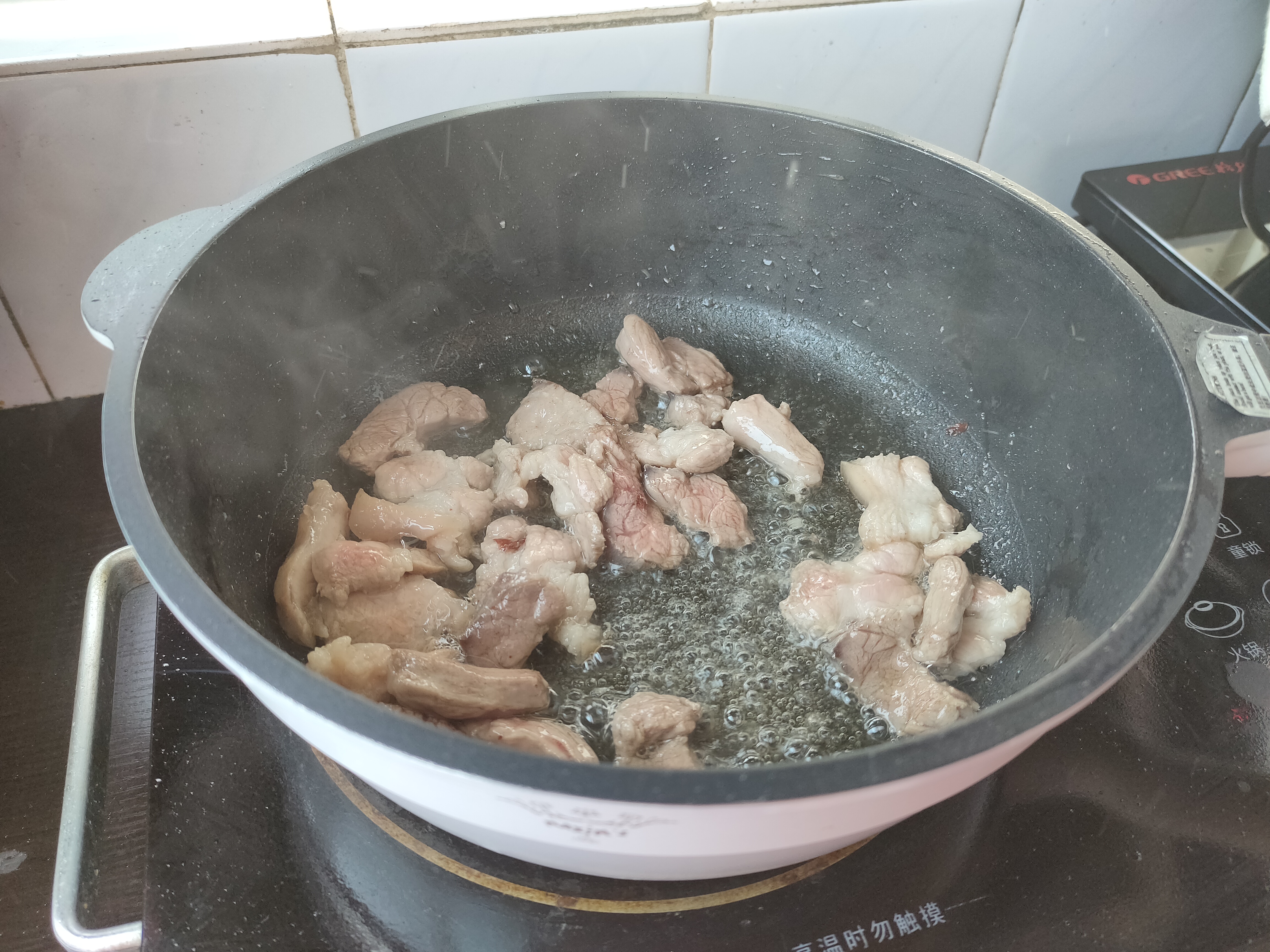 家常鸡腿菇炒肉，营养美味，下饭又解馋，家人都爱吃