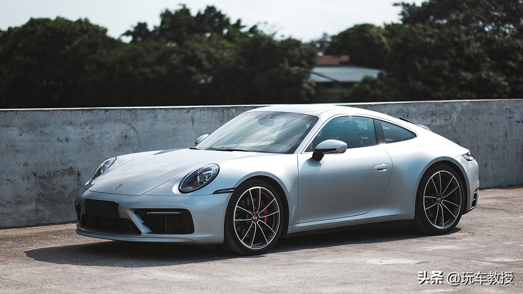 一生想买的车保时捷911和路特斯Evora，两个极端但都好想要