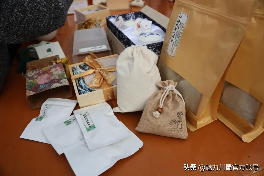 中医药文化进校：科学城一中弘扬传统文化，助力青少年健康成长