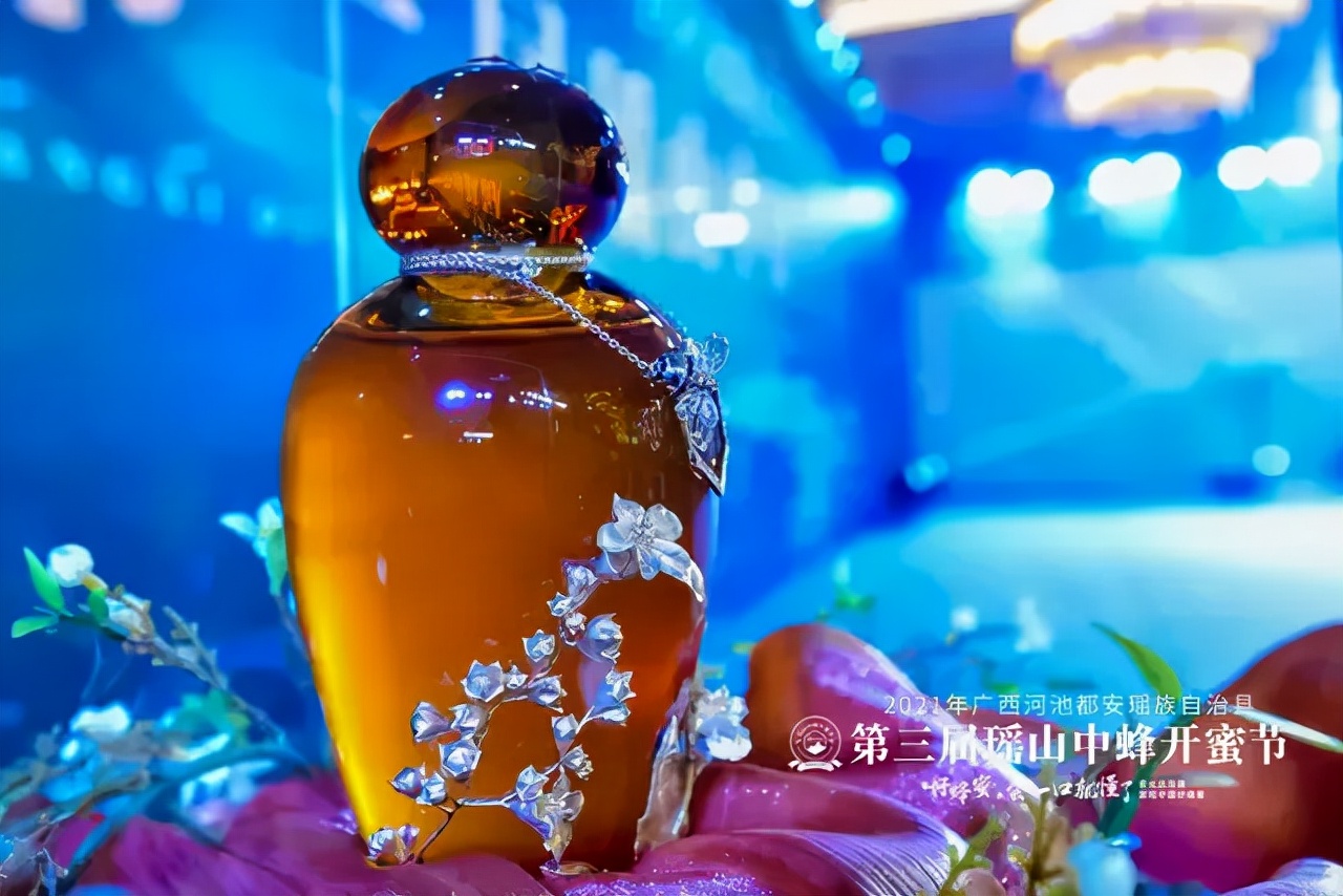生态蜂业专委会成功指导第三届广西都安瑶山中蜂开蜜节