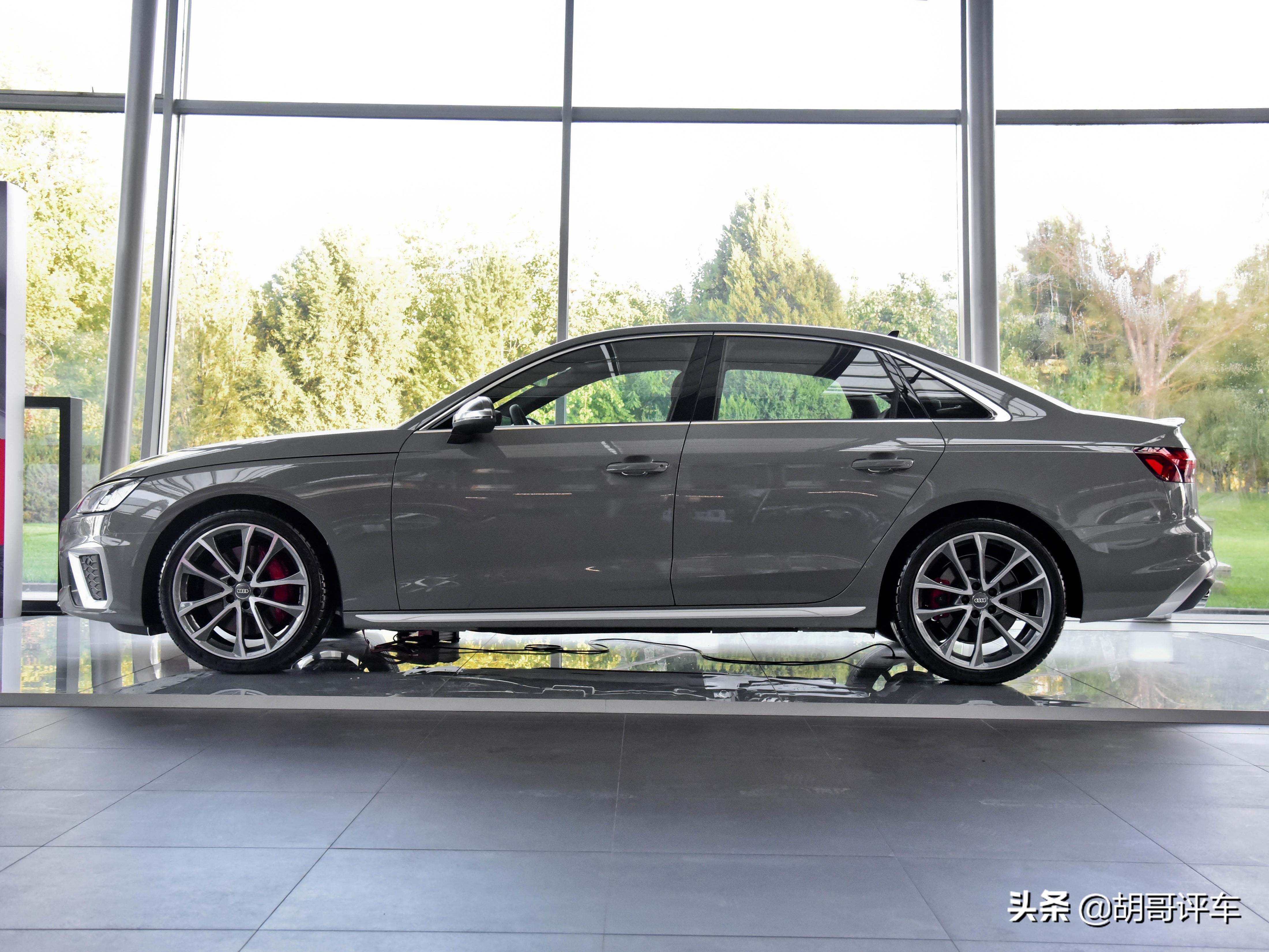 零百4.7s，外观时尚，动力凶猛，轴距超2米8，实拍奥迪S4