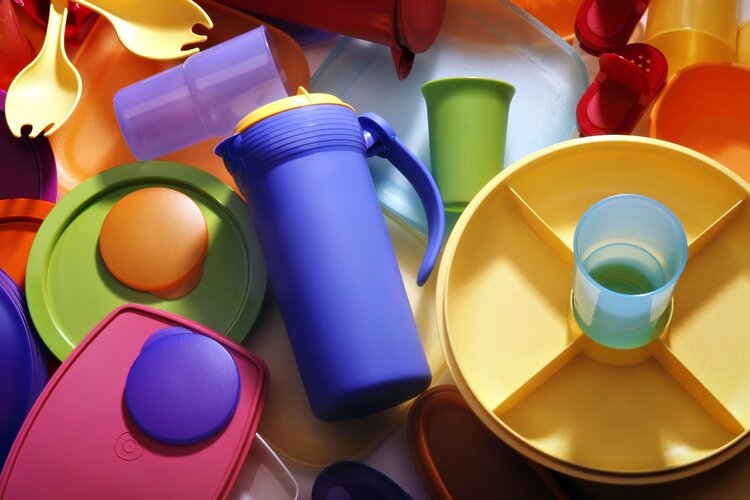 用错水杯等于喝毒！塑料杯、玻璃杯、陶瓷杯，哪种最安全？