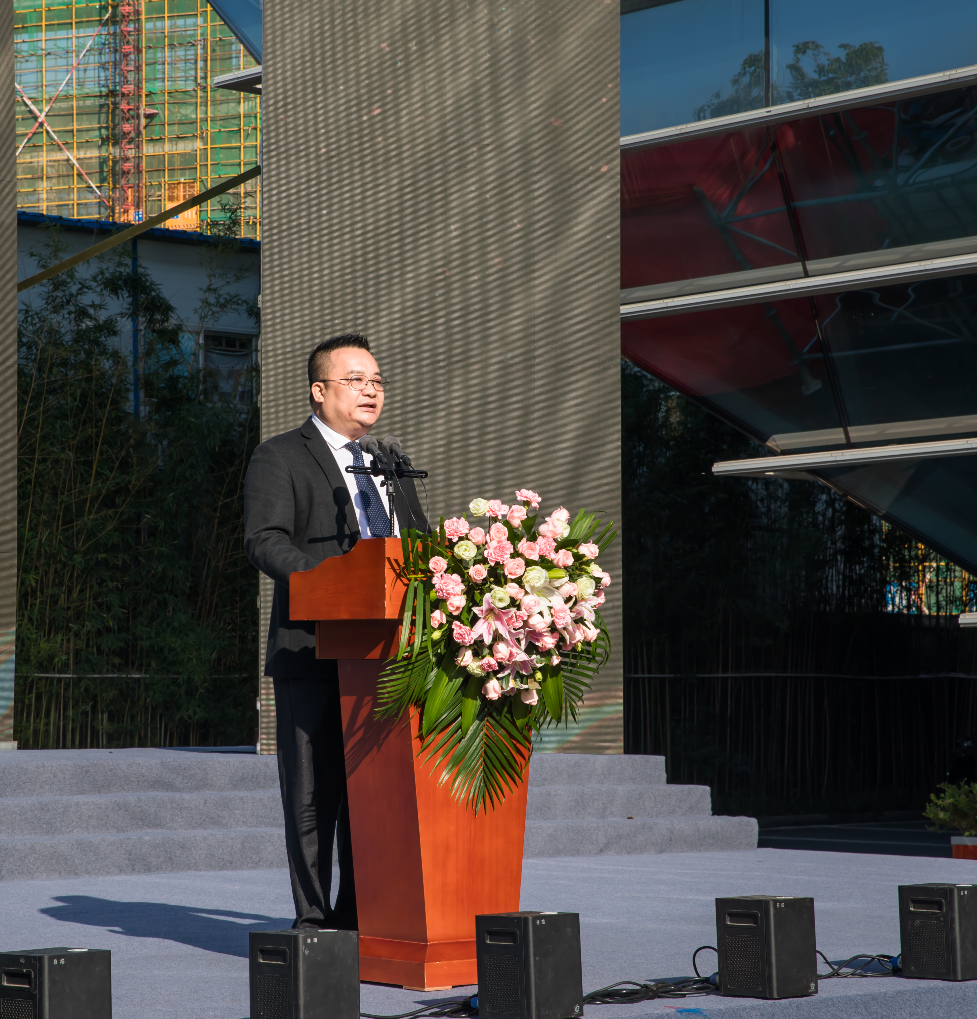 “锦绣潇湘夕阳红”大型群众文艺汇演在长沙五江广场举行