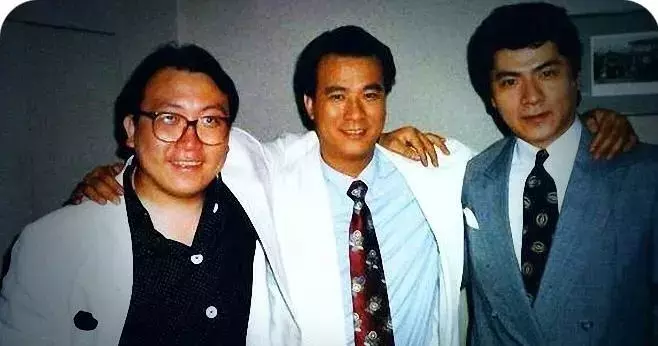 30年前，狄龙、姜大卫和吴宇森齐聚一堂，只为向他跪拜