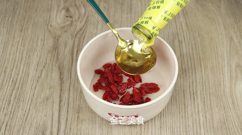 今天才知道，白醋泡枸杞作用真是厉害，解决不少人烦恼，涨知识了