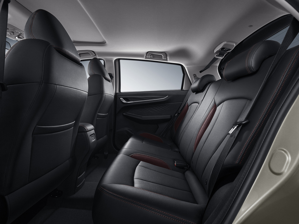 的今天,很多小型suv受限于成本都未能标配,即便是吉利远景x3也不例外