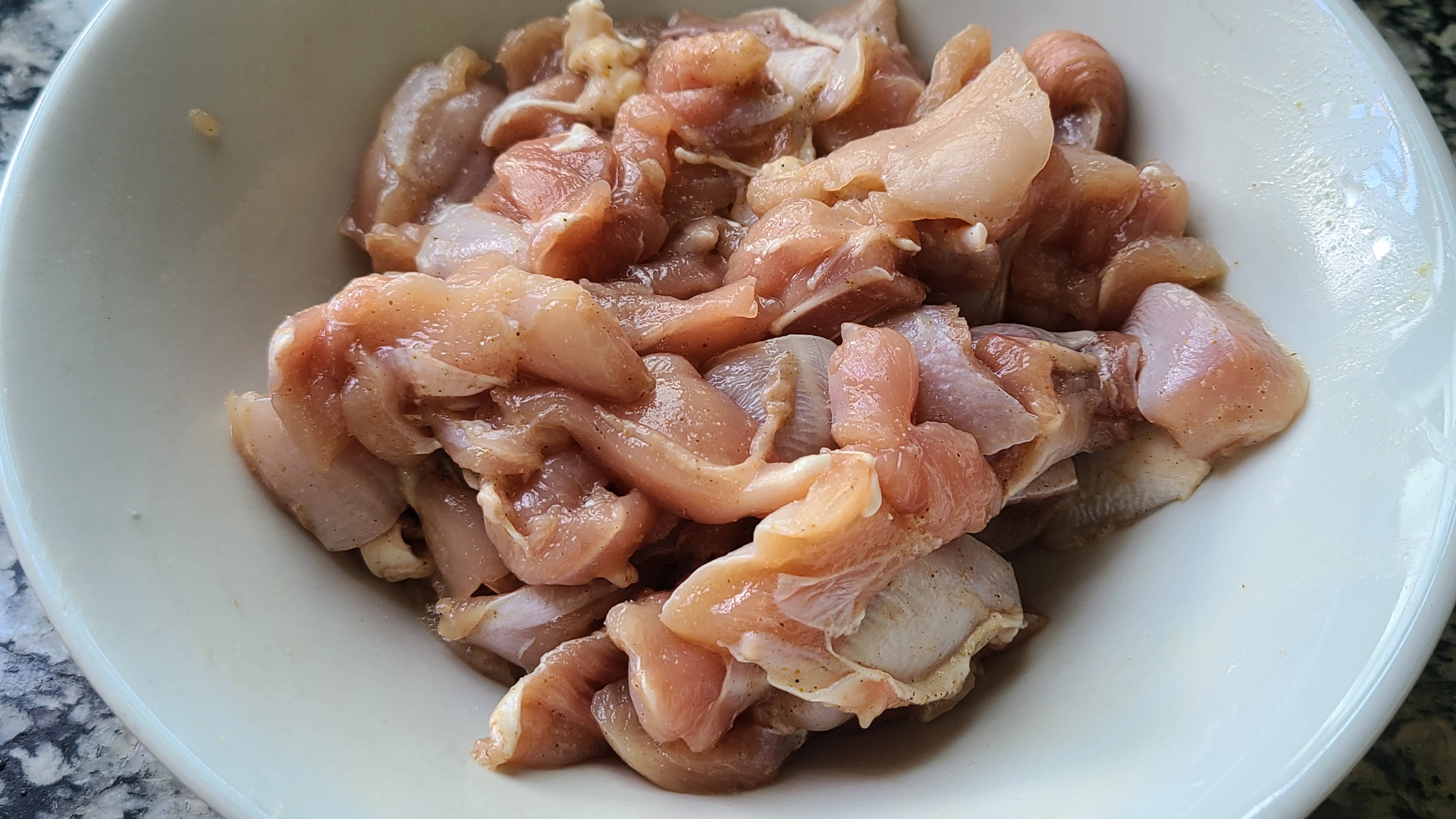鸡腿别卤着吃，教你一个广东家常吃法，咸香美味，好吃又好看