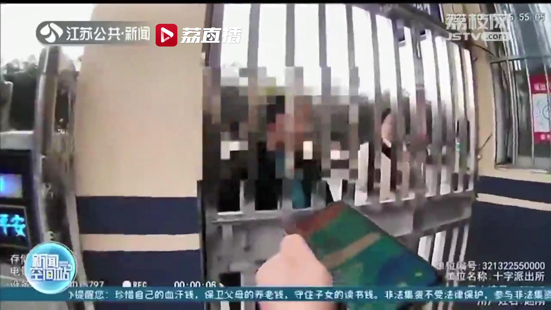 及时！民警上门时受害人正与假警察视频 对方见到真警察 立刻掉线再也联系不上