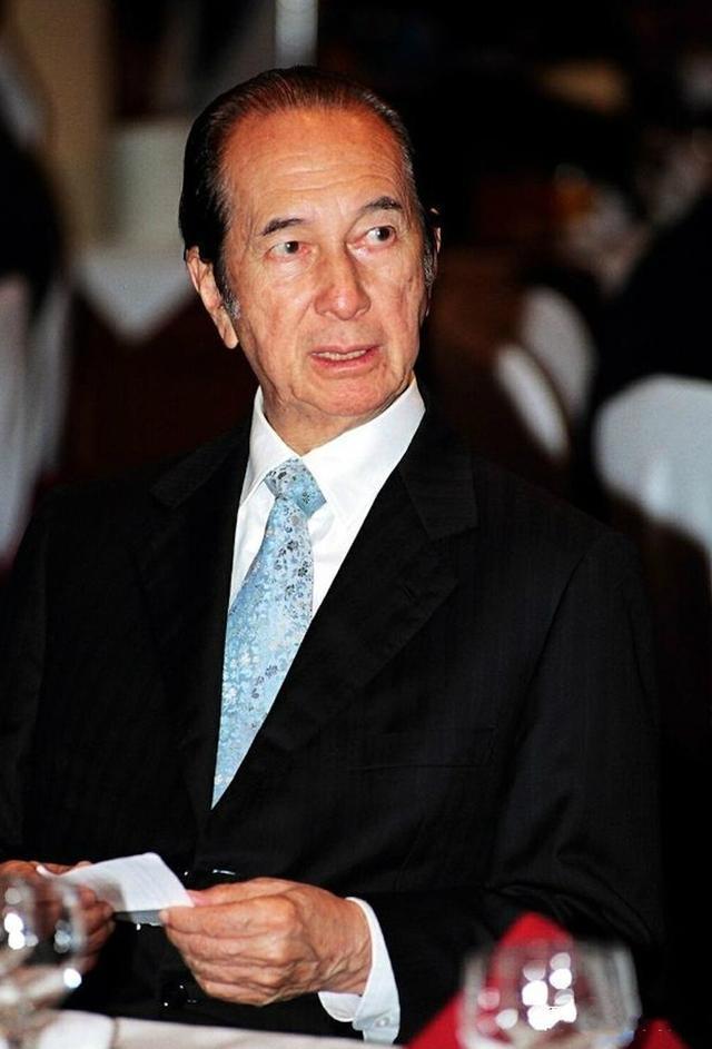 被何鸿燊宠爱，貌美还是学霸，21岁身家超6亿，何超欣让人羡慕？