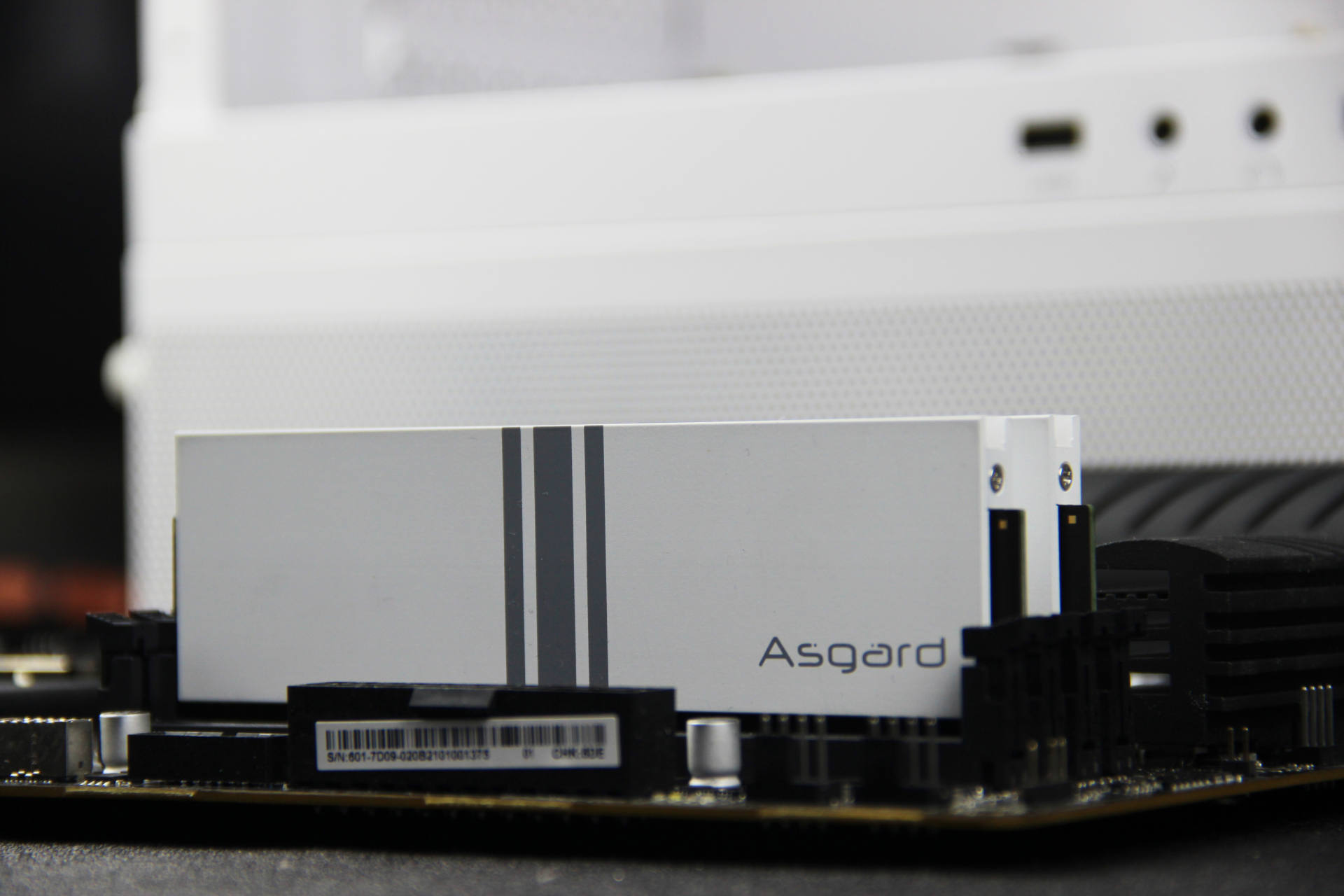 圣洁白机箱怎能缺少白内存？阿斯加特女武神指明方向