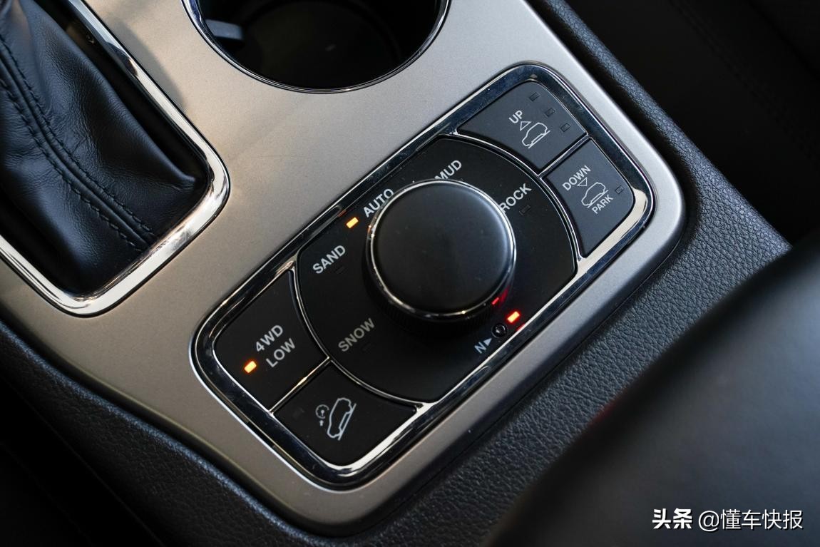 懂车探店：专业四驱搭配V6动力，40万即可入手进口Jeep大切诺基？