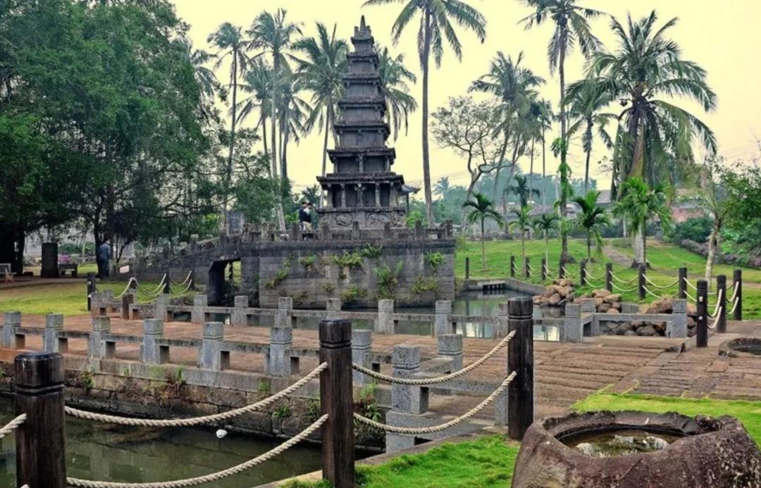 美榔双塔美榔双塔澄迈最出名的景点要算美榔双塔,位于澄迈县金江镇美