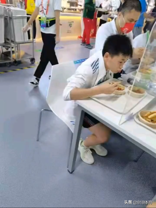 全红婵遭警告？魏队医：有些运动员才14岁 要注意她在宿舍偷吃零食