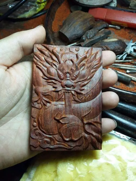 自制龙牌，送给媳妇过生日，这波狗粮你吃吗？