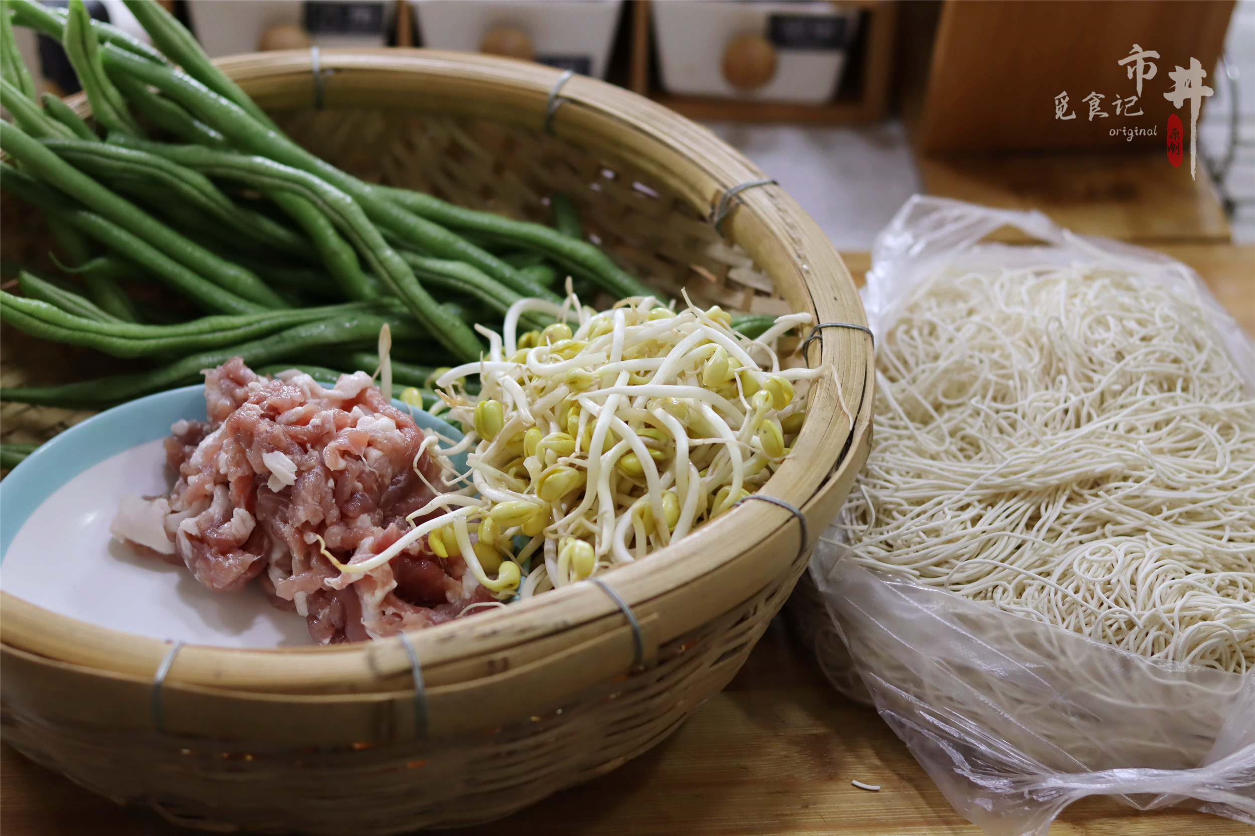 卤面不香，汤面麻烦，学会面条这做法，饭菜一锅出，冷热都好吃