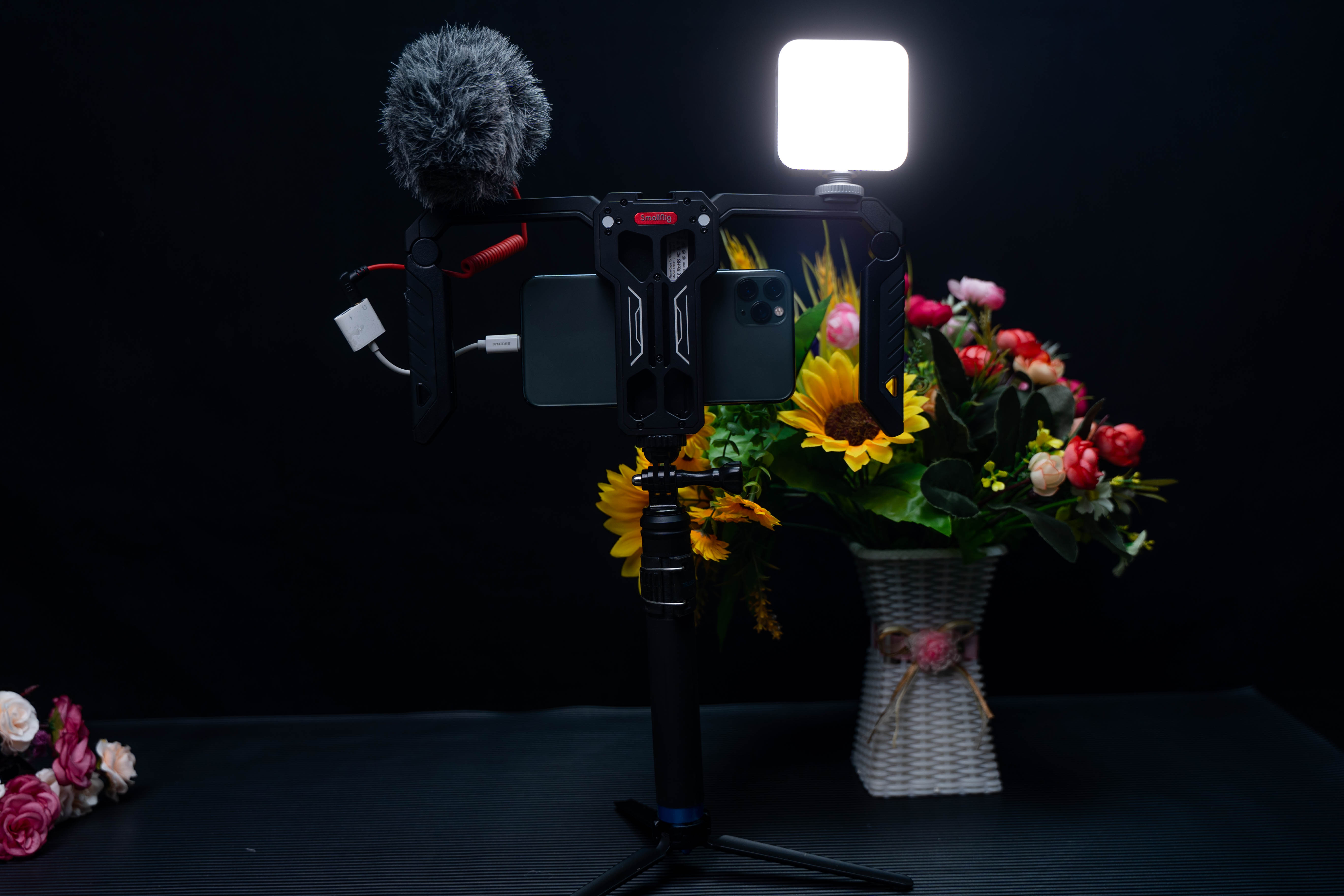 怎么用手机拍出大片？斯莫格手机折叠拓展框为视频创作者助力