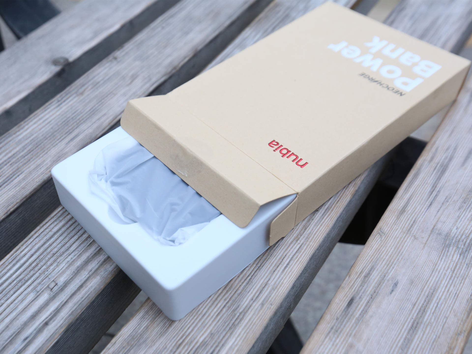 开箱｜努比亚磁吸充电宝PA0001使用测评