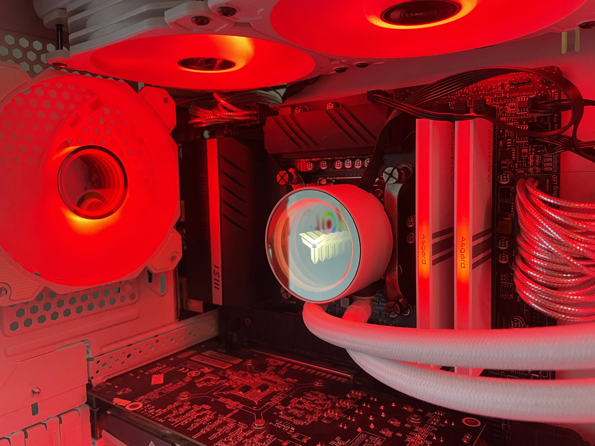 圣洁白机箱怎能缺少白内存？阿斯加特女武神指明方向