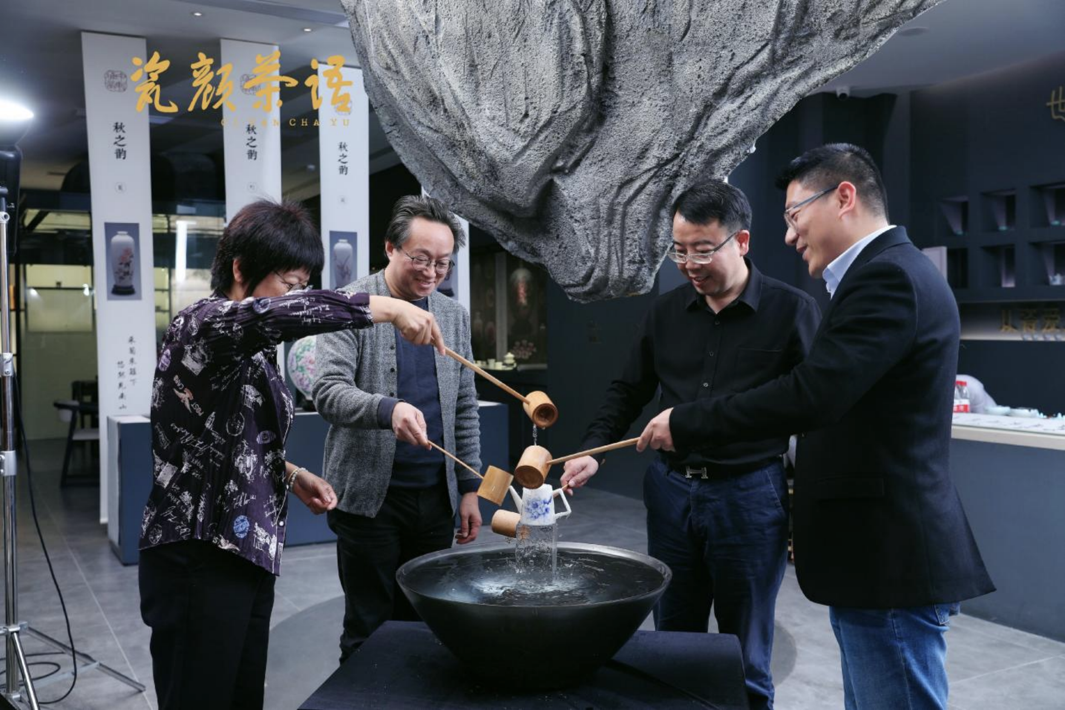 瓷颜茶语和曾映雪大师联袂，《秋之韵》开幕式耳目一新