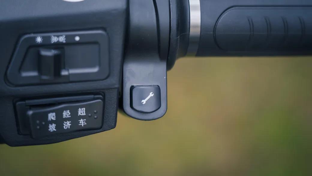 电动车低速上坡更省电？以后买车注意这点，上坡轻松搞定！