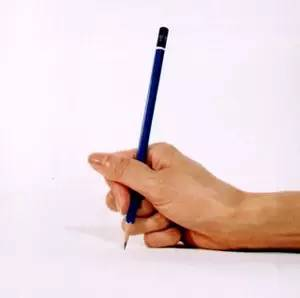 如何让孩子写出一手漂亮的字？正确的握笔姿势写字是关键