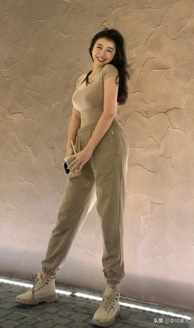 张曼源楼奶张曼源开花什么梗