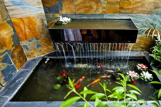花园只有造个锦鲤鱼池，才能堪称最美庭院