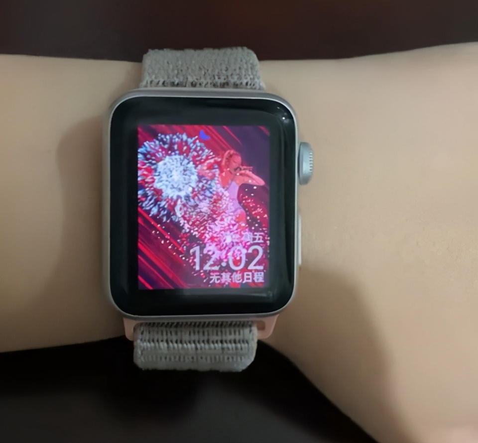 Apple Watch表盘烟花，不容错过，可以播放一整天