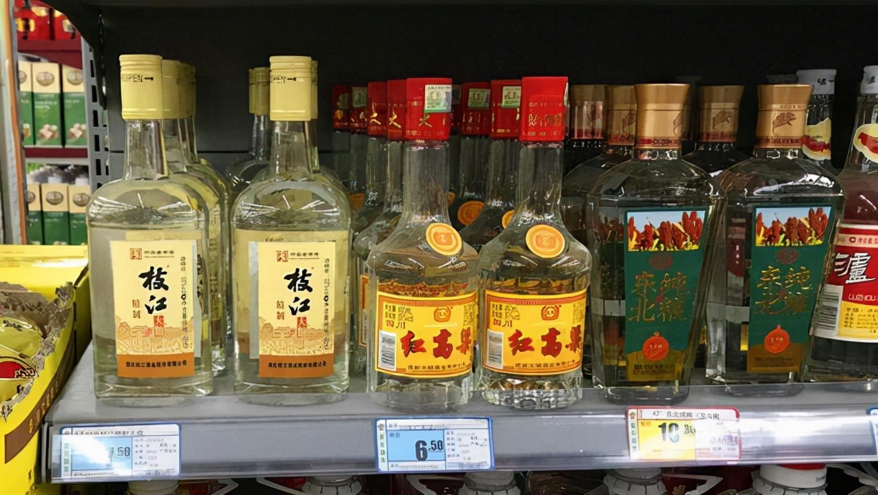 国内4款“不起眼”的廉价白酒，其实都是100%纯粮酒，行家才识货