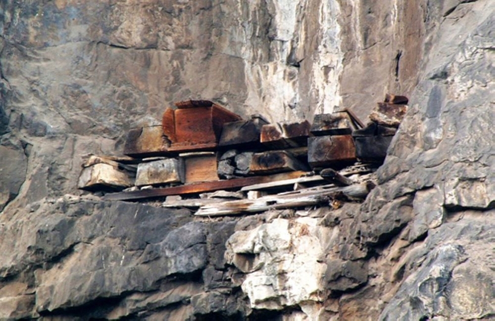 "悬棺之谜"难倒世界,悬赏百万至今无人解,却被老汉一语道破?