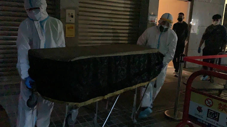 26歲女星猝逝現場曝光，父兄悲痛趕往處理後事，暫不能見最後一面