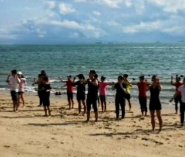 全红婵最新户外训练曝光！出早操还有点懵，何威仪一细节体现苦心