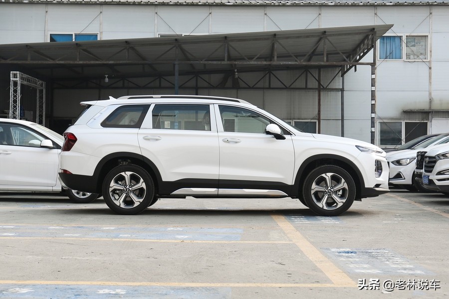 中型SUV胜达“跳水”，最高降5万，这价格不考虑汉兰达
