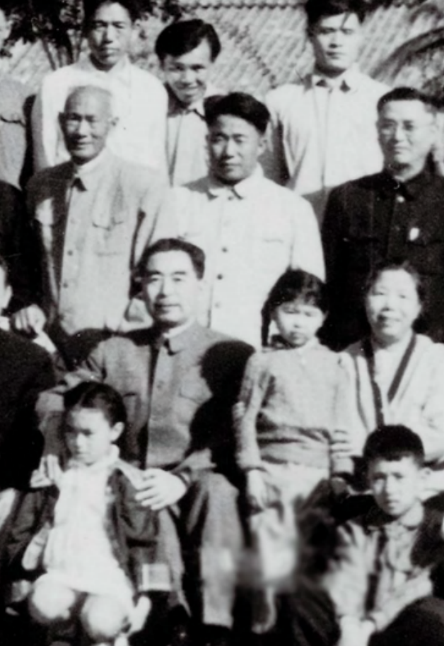 1934年，一名乞丐来到瑞金点名要见周恩来，三天后红军开始长征