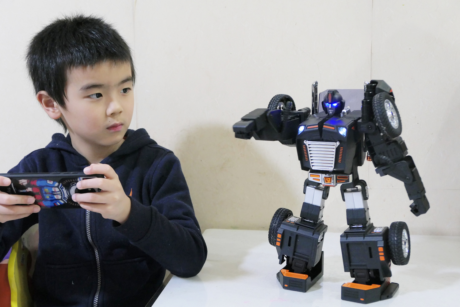 游戏编程两不误：让孩子爱不释手的星际特工T9机器人