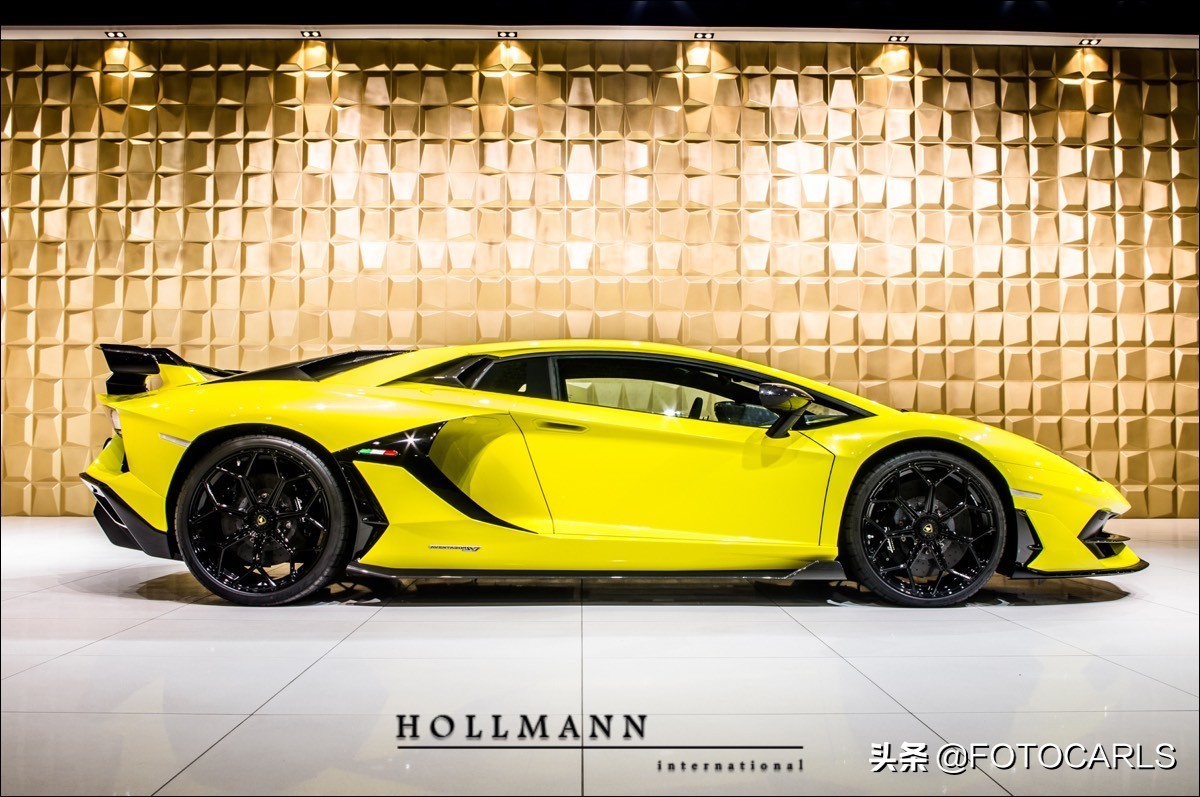 实拍</p><p>　　2019款兰博基尼 Aventador SVJ，770匹圈速之王，喜欢吗？