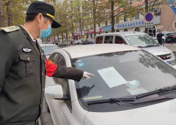 郑州街头出现辆“鄂”牌照轿车，车窗提示亮了！