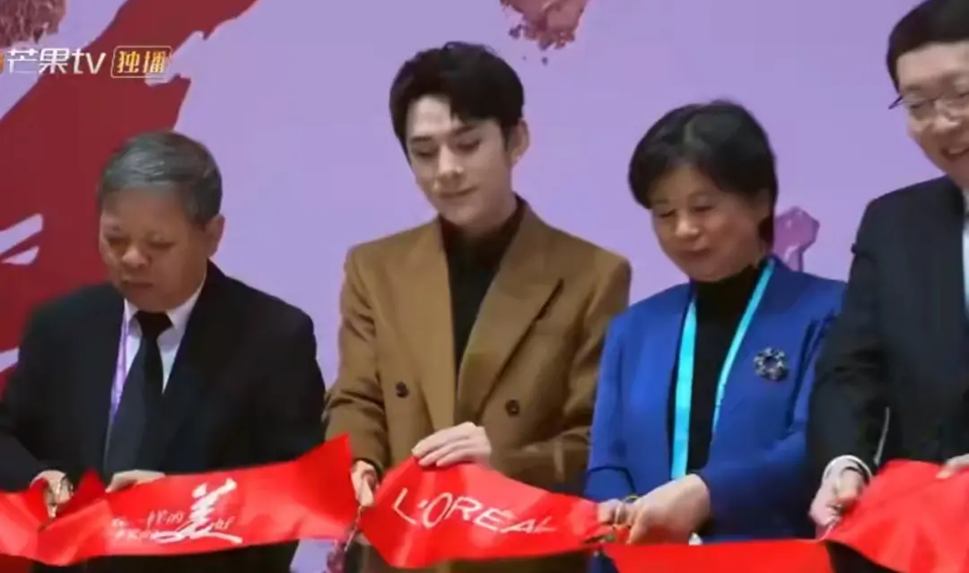 闹上热搜！李佳琦手撕国货，直播间的水比你想得还要深
