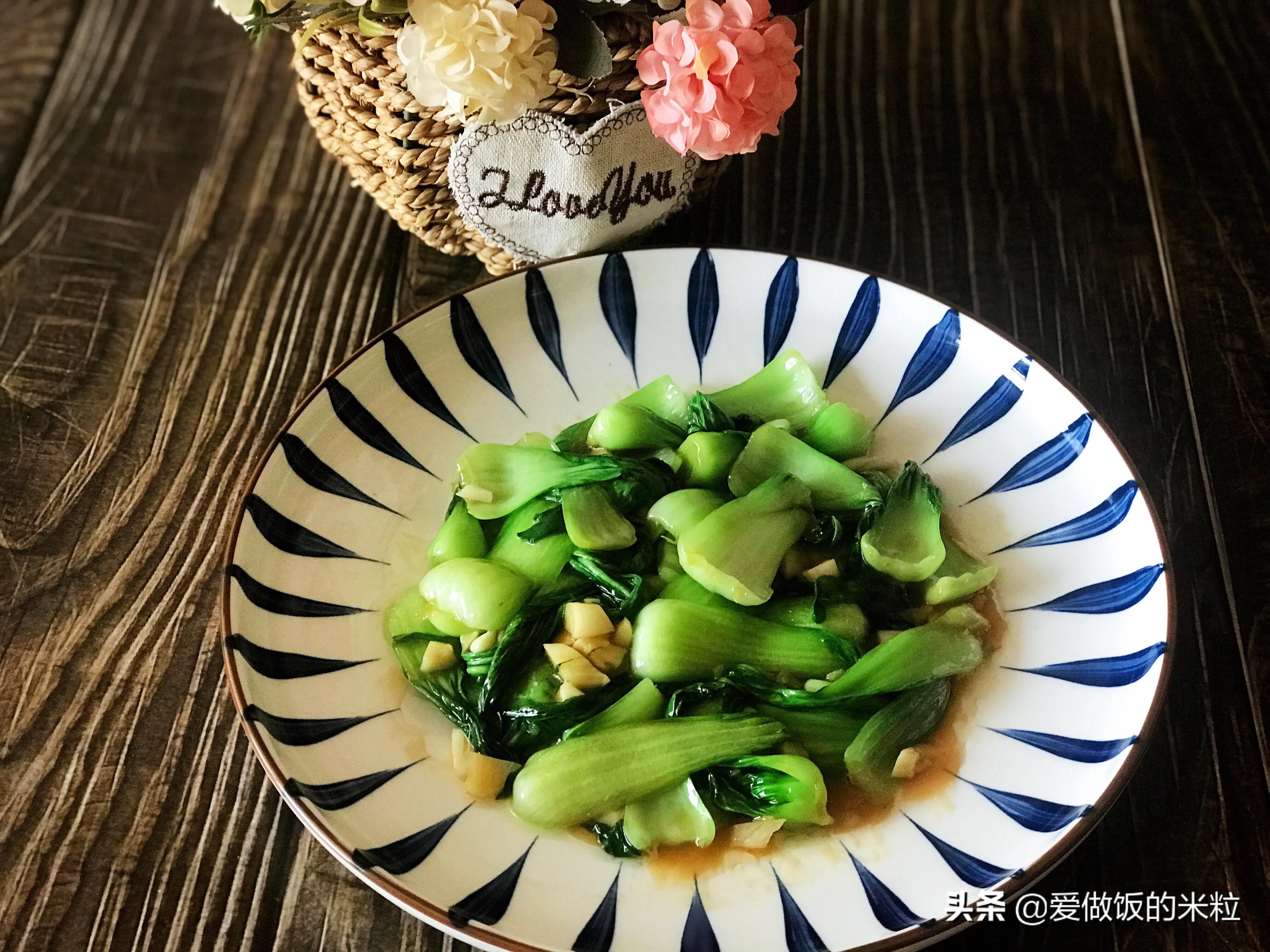 蒜蓉油菜，只放蚝油不放盐，素淡美味成本低廉的家常菜