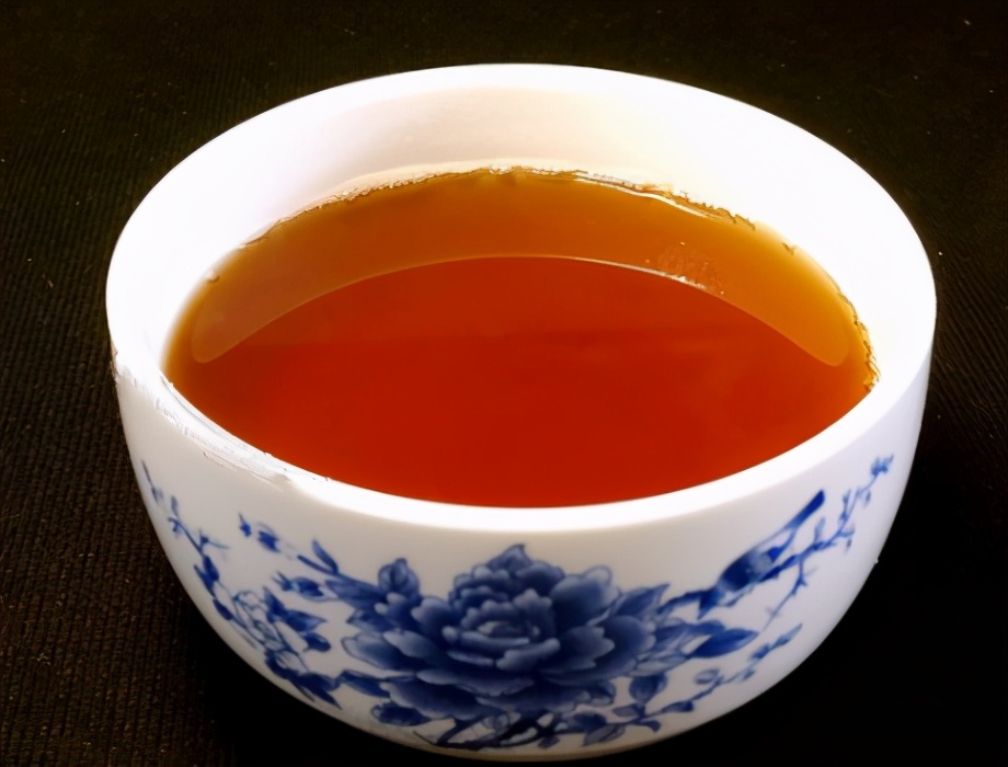春天要“少酸多甘”，红枣放锅里炒一炒，每天冲一杯，好处多