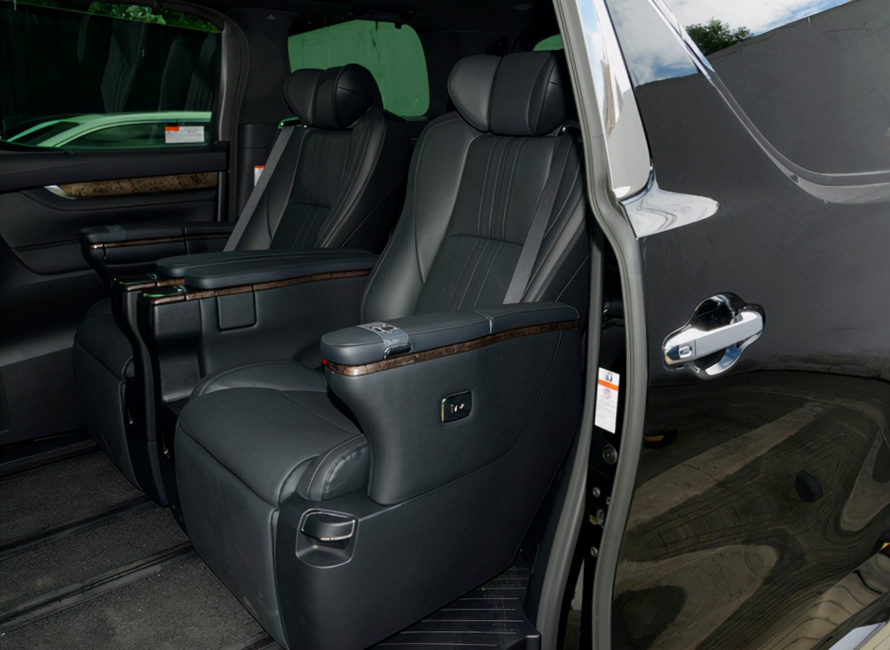 丰田alphard是什么车多少钱丰田埃尔法80多万起