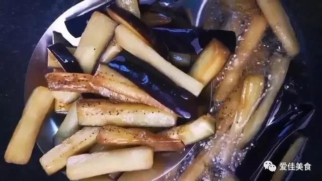 ​大厨教你红烧茄子最好吃做法，只需4步，色香味美，好吃